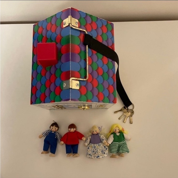 Melissa and Doug wooden doorbell key house complete playset - Picture 2 of 11